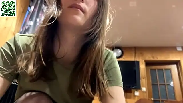 Snapshot of VickieKush chatting on 04.22.26 VickieKush online show from 04.22.26
