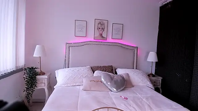 Snapshot of Maya-jhons chatting on 02.15.26 Maya-jhons online show from 02.15.26