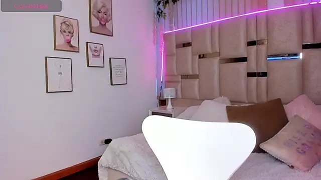 Snapshot of Maya-jhons chatting on 02.17.26 Maya-jhons online show from 02.17.26