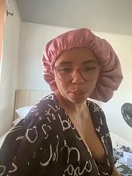 Snapshot of Lucy_strong1 chatting on 02.13.26 Lucy strong1 online show from 02.13.26