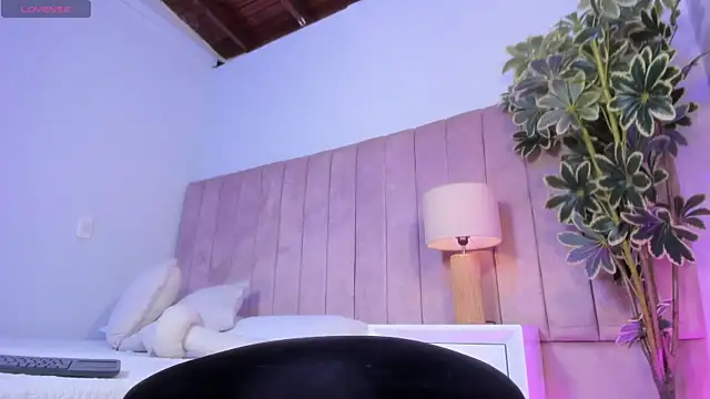 Ashley Beaomunt online show from 05.23.26