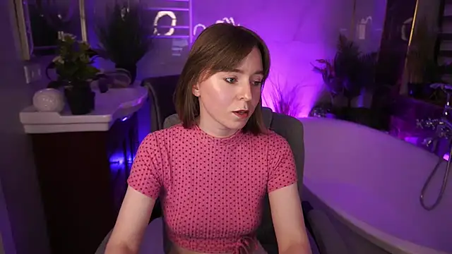 SofiaLuxuryy online show from 04.21.26