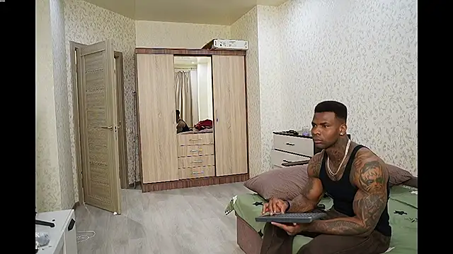 Snapshot of ostine_brown chatting on 03.17.26 ostine brown online show from 03.17.26