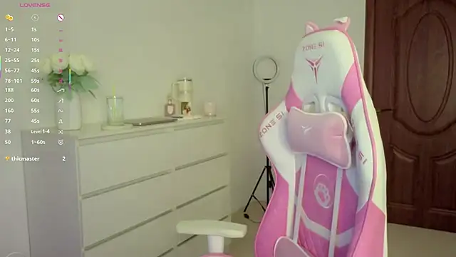 Snapshot of LizaRise chatting on 02.15.26 LizaRise online show from 02.15.26