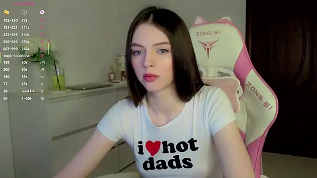 Snapshot of LizaRise chatting on 02.20.26 LizaRise online show from 02.20.26