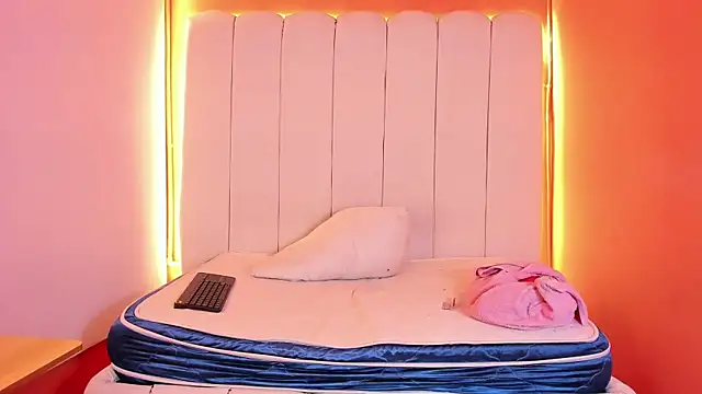 NaughtyVibes OS online show from 02.10.26