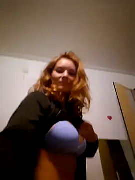 Snapshot of sweetsophie69 chatting on 04.25.26 sweetsophie69 online show from 04.25.26