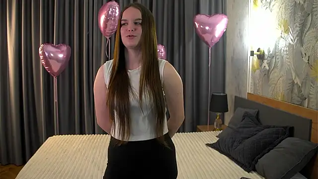 Snapshot of MarenCalarco chatting on 02.15.26 MarenCalarco online show from 02.15.26