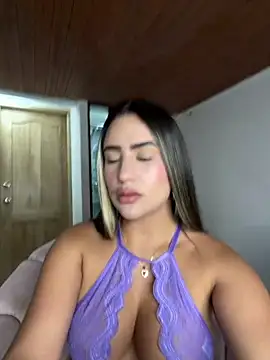 Snapshot of Miilana_ chatting on 05.17.26 Miilana online show from 05.17.26