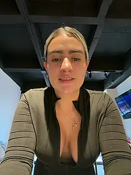 Snapshot of Miilana_ chatting on 07.31.26 Miilana online show from 07.31.26