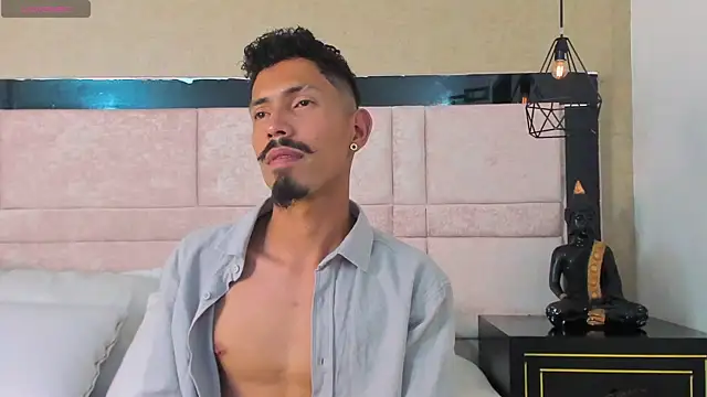 Snapshot of NoaahTylor chatting on 03.13.26 NoaahTylor online show from 03.13.26