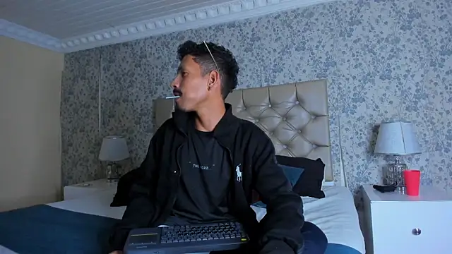 Snapshot of NoaahTylor chatting on 03.29.26 NoaahTylor online show from 03.29.26