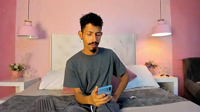 Snapshot of NoaahTylor chatting on 03.30.26 NoaahTylor online show from 03.30.26