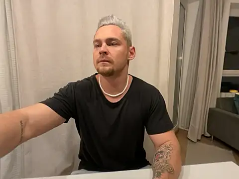 Snapshot of EddyRise- chatting on 02.15.26 EddyRise- online show from 02.15.26