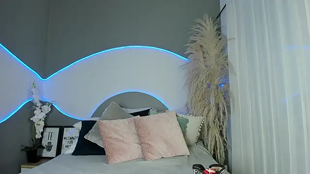 Bliis  online show from 02.18.26