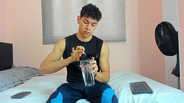 Snapshot of Muscle__Myke chatting on 02.24.26 Muscle Myke online show from 02.24.26