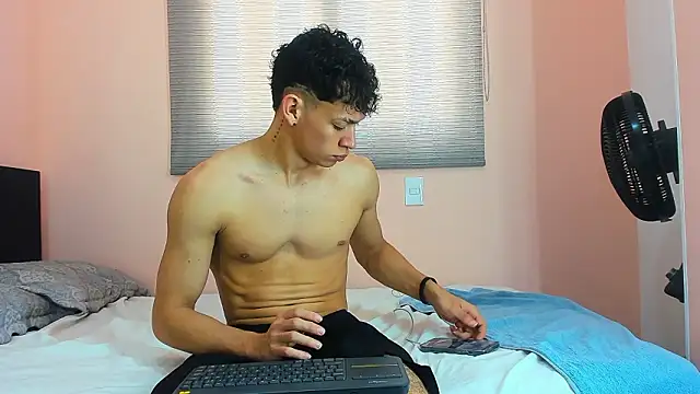 Snapshot of Muscle__Myke chatting on 02.28.26 Muscle Myke online show from 02.28.26