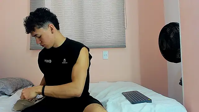 Snapshot of Muscle__Myke chatting on 03.03.26 Muscle Myke online show from 03.03.26