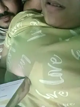 Snapshot of Desiyoungcouple15 chatting on 02.19.26 Desiyoungcouple15 online show from 02.19.26