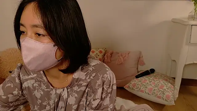 Snapshot of Mochi-Momo chatting on 04.17.26 Mochi-Momo online show from 04.17.26