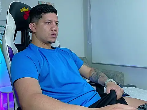 Snapshot of _robertobaggioo chatting on 02.13.26 robertobaggioo online show from 02.13.26