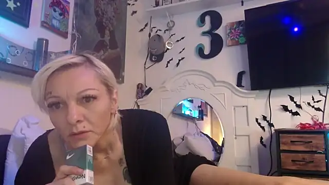 Snapshot of slutslave333 chatting on 04.23.26 slutslave333 online show from 04.23.26