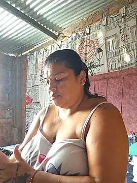 Snapshot of Juli_Powl chatting on 04.01.26 Juli Powl online show from 04.01.26