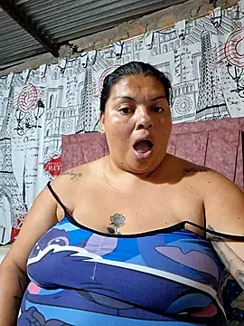 Snapshot of Juli_Powl chatting on 04.08.26 Juli Powl online show from 04.08.26