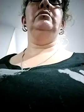 Snapshot of _Saraqueen chatting on 03.15.26 Saraqueen online show from 03.15.26