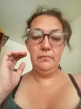 Snapshot of _Saraqueen chatting on 03.15.26 Saraqueen online show from 03.15.26