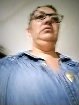 Snapshot of _Saraqueen chatting on 03.26.26 Saraqueen online show from 03.26.26