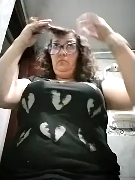 Snapshot of _Saraqueen chatting on 03.31.26 Saraqueen online show from 03.31.26