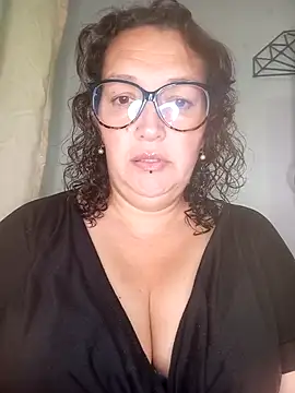 Snapshot of _Saraqueen chatting on 04.09.26 Saraqueen online show from 04.09.26