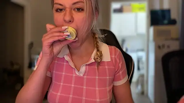 Leylia Lily online show from 05.20.26