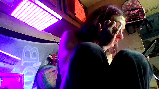 Snapshot of issyamazin chatting on 02.18.26 issyamazin online show from 02.18.26