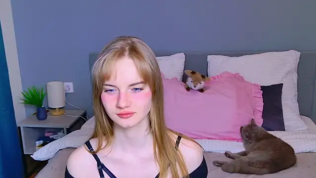 ElfieWhite online show from 04.19.26