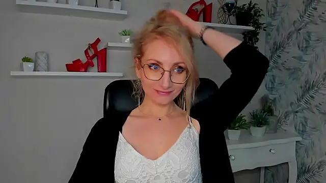 CinderellaMoon online show from 03.18.26