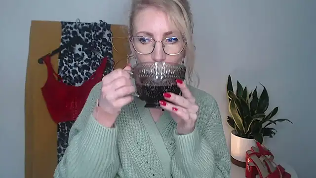 CinderellaMoon online show from 04.15.26