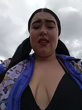 Snapshot of Freckless_ chatting on 05.04.26 Freckless online show from 05.04.26