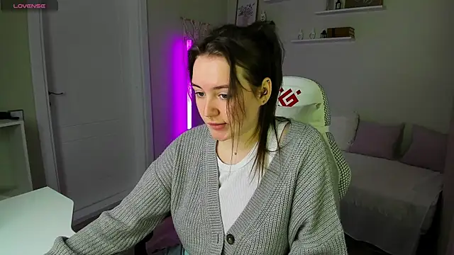 Snapshot of Laura_CollinsS chatting on 05.28.26 Laura CollinsS online show from 05.28.26