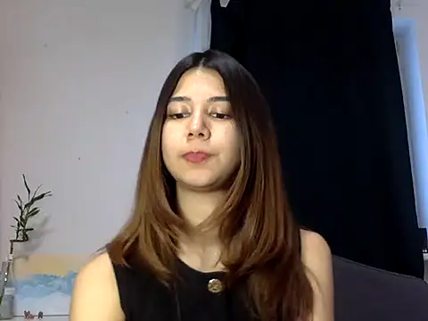 Snapshot of KiraVixenSweet chatting on 03.11.26 KiraVixenSweet online show from 03.11.26