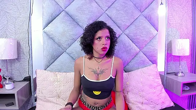 Snapshot of Lunakellerr chatting on 02.24.26 Lunakellerr online show from 02.24.26