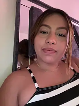 Snapshot of Emiily_joee_ chatting on 04.26.26 Emiily joee online show from 04.26.26
