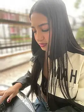 Daniela Pink online show from 04.16.26