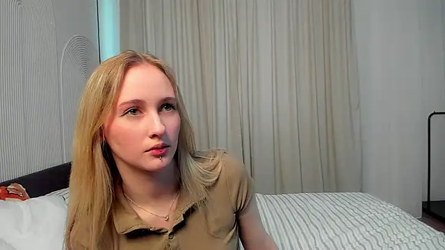 Snapshot of TraceeRebollar chatting on 03.03.26 TraceeRebollar online show from 03.03.26