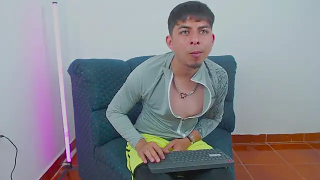 Snapshot of polloCol4U chatting on 04.01.26 polloCol4U online show from 04.01.26