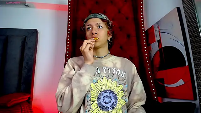 Snapshot of Cain_Dantalion chatting on 04.08.26 Cain Dantalion online show from 04.08.26