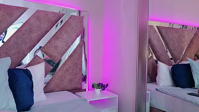 PerlaRogerss  online show from 04.17.26