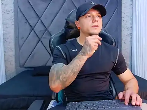 Snapshot of TYSONRICH1 chatting on 02.26.26 TYSONRICH1 online show from 02.26.26