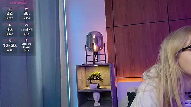 MoliQin online show from 03.28.26